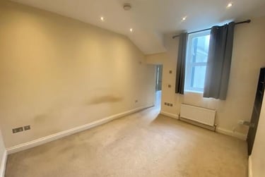 1 bed flat, Connaught Avenue, Mutley, Plymouth, PL47BX - Image 3